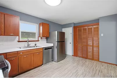 875 5th Plaza, Florissant, MO 63031 - Photo 9