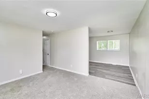 1915 Curtis Ct, Saint Louis, MO 63031 - Photo 7