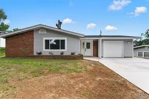 732 Hubert Dr, Saint Louis, MO 63125 - Photo 1