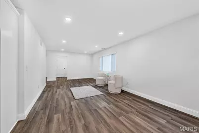 732 Hubert Drive, Saint Louis, MO 63125 - Photo 11