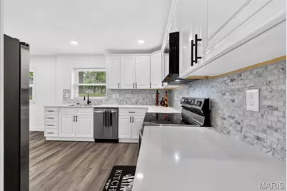 732 Hubert Drive, Saint Louis, MO 63125 - Photo 5
