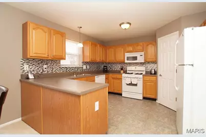 210 Stone Run Boulevard, Wentzville, MO 63385 - Photo 9
