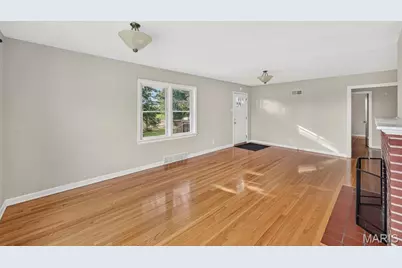 105 N Elm Street, Ballwin, MO 63011 - Photo 5