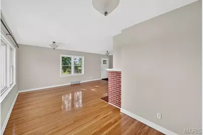 105 N Elm Street, Ballwin, MO 63011 - Photo 9