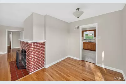 105 N Elm Street, Ballwin, MO 63011 - Photo 7