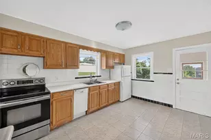105 N Elm St, Ballwin, MO 63011 - Photo 13