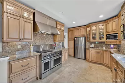 8686 Barby Lane, University City, MO 63124 - Photo 15