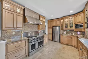 8686 Barby Ln, University City, MO 63124 - Photo 15