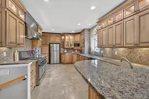 8686 Barby Ln, University City, MO 63124 - Photo 13