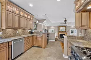 8686 Barby Ln, University City, MO 63124 - Photo 13