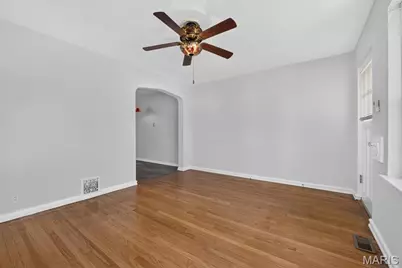 4327 Tyrolean Avenue, Saint Louis, MO 63116 - Photo 17