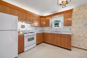 1407 Fox Creek Dr, Saint Louis, MO 63126 - Photo 15