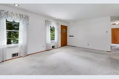 1407 Fox Creek Drive, Saint Louis, MO 63126 - Photo 7