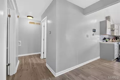 10429 Ewell Drive, Bellefontaine Neighbors, MO 63137 - Photo 11