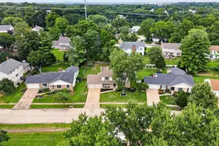 15571 Rose Gate Ln, Chesterfield, MO 63017 - Photo 13