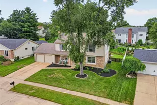 15571 Rose Gate Ln, Chesterfield, MO 63017 - Photo 11