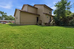 415 Hentschel Pl, Saint Louis, MO 63135 - Photo 17