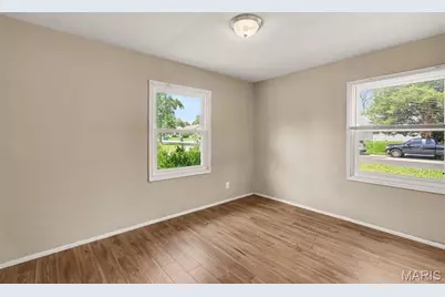 10350 Ross Circle, Saint Louis, MO 63137 - Photo 9