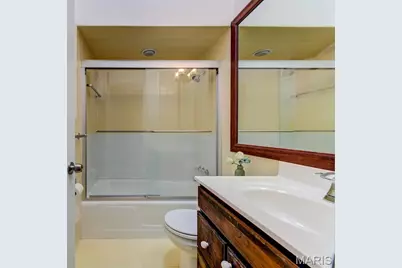 8016 Davis Drive, Saint Louis, MO 63105 - Photo 35
