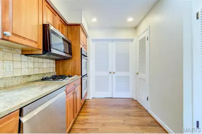 8016 Davis Drive, Saint Louis, MO 63105 - Photo 9