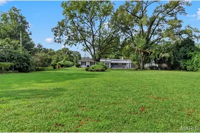 8217 Cadillac Lane, Berkeley, MO 63134 - Photo 33