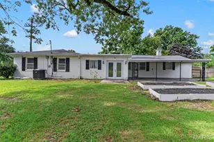 8217 Cadillac Ln, Berkeley, MO 63134 - Photo 35