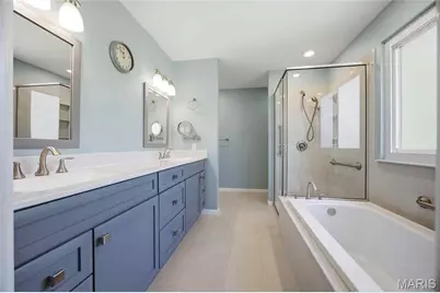 12137 Fahrpark Lane, Saint Louis, MO 63146 - Photo 15