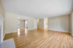 12137 Fahrpark Ln, Saint Louis, MO 63146 - Photo 7