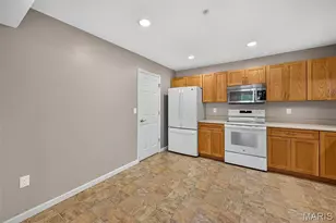 2562 Coppergate Square Dr, Saint Louis, MO 63129 - Photo 11
