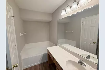 2744 Chapel View Drive, Florissant, MO 63031 - Photo 9