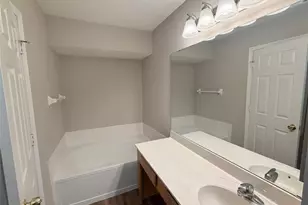2744 Chapel View Dr, Florissant, MO 63031 - Photo 9