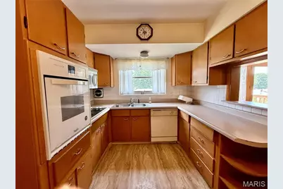 317 Earlsfield Lane, Saint Louis, MO 63125 - Photo 17