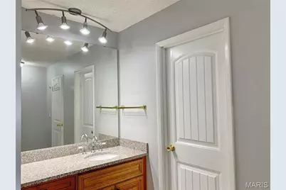 15237 Kempwood Drive, Chesterfield, MO 63017 - Photo 15