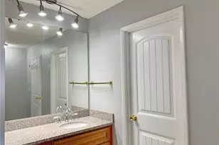 15237 Kempwood Dr, Chesterfield, MO 63017 - Photo 15