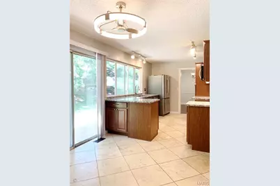 15237 Kempwood Drive, Chesterfield, MO 63017 - Photo 7