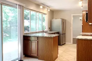 15237 Kempwood Dr, Chesterfield, MO 63017 - Photo 7