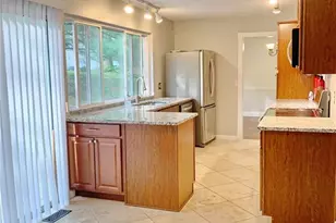 15237 Kempwood Dr, Chesterfield, MO 63017 - Photo 7