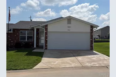 962 Windstream Drive, Saint Peters, MO 63376 - Photo 1