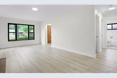 8230 Villaton Drive, Saint Louis, MO 63123 - Photo 9