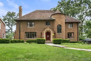 7061 Forsyth Blvd, University City, MO 63105 - Photo 1