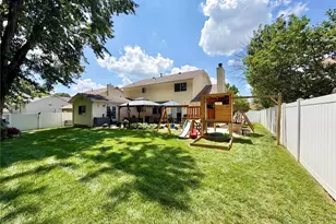 1392 Timothy Ridge Dr, Saint Charles, MO 63304 - Photo 5