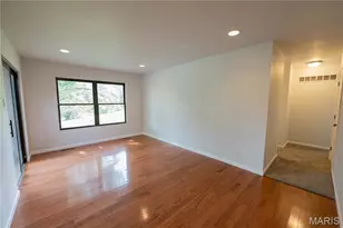 6903 Singingwood Ln, Oakville, MO 63129 - Photo 9