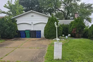 3691 Heather Trails Dr, Florissant, MO 63031 - Photo 1