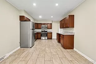 365 Naomi Ave, Florissant, MO 63031 - Photo 3