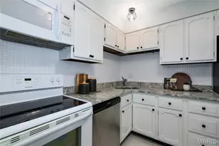 10083 Sakura Dr, Saint Louis, MO 63128 - Photo 7