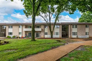 10083 Sakura Dr, Saint Louis, MO 63128 - Photo 15