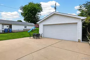 1817 W Clark St, Saint Charles, MO 63301 - Photo 11