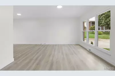 10612 Ashburn Court, Saint Louis, MO 63123 - Photo 5