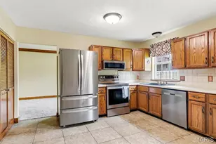 13 Tremaine Ct, Saint Charles, MO 63304 - Photo 15
