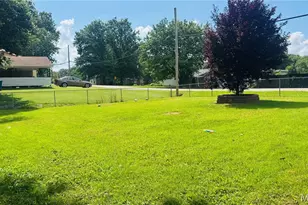 7834 Fleta St, Saint Louis, MO 63123 - Photo 3